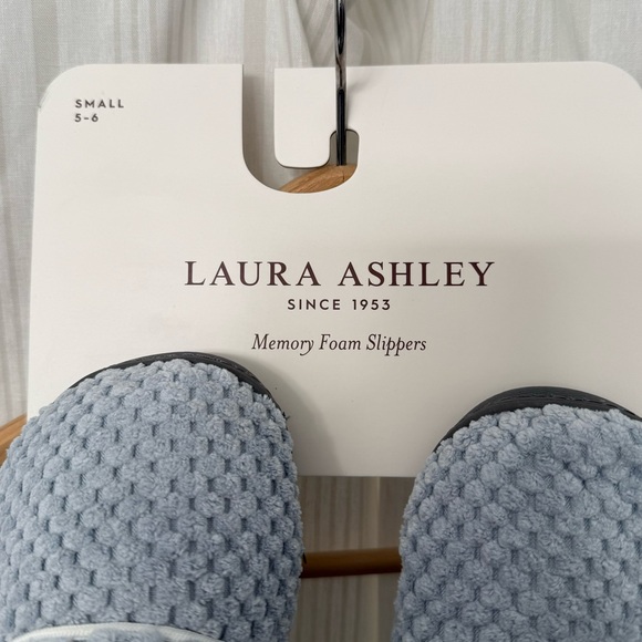 NWT☀️ Laura Ashley Plush Non-Slip Memory Foam Cozy Spa Slippers - Picture 4 of 8